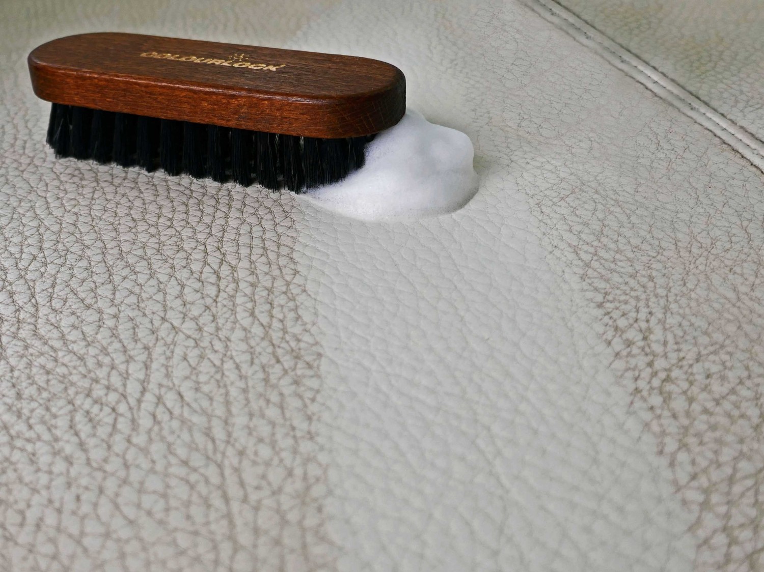 Colourlock Leather Brush - kartáček na kůži